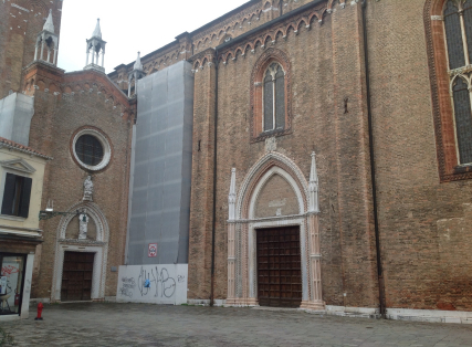 Campo dei Frari ed accesso laterale alla Basilica