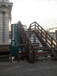 Entrata del Museo di Ca' Rezzonico dal Canal Grande