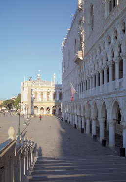 Palazzo Ducale dal Ponte della Paglia