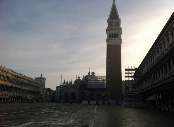 Piazza San Marco al mattino presto