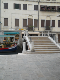 Ponte dei Pugni e Barca della Frutta e Verdura